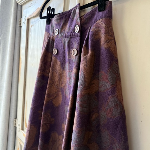 Vintage | Floral Print A-Line Skirt with Inverted Basque Waistline - Picture 5 of 13